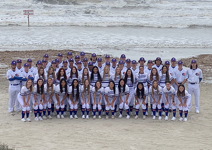 Whitecaps baseball and softball teams hold photo shoot prior to season openers