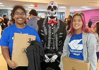 Mexican Consulate donates computers to Galveston College students